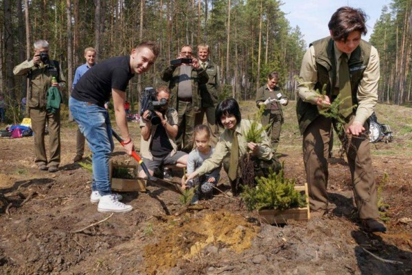 Sadzenie lasu- fot. RDLP w Olsztynie